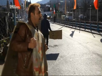 این کلاه پلنگ صورتی چیه گذاشتی نقی؟