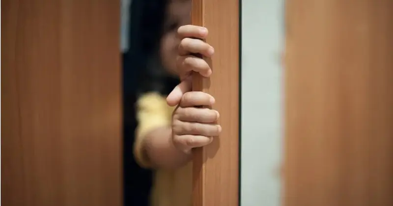 لای در ماندن دست چه عوارضی دارد؟