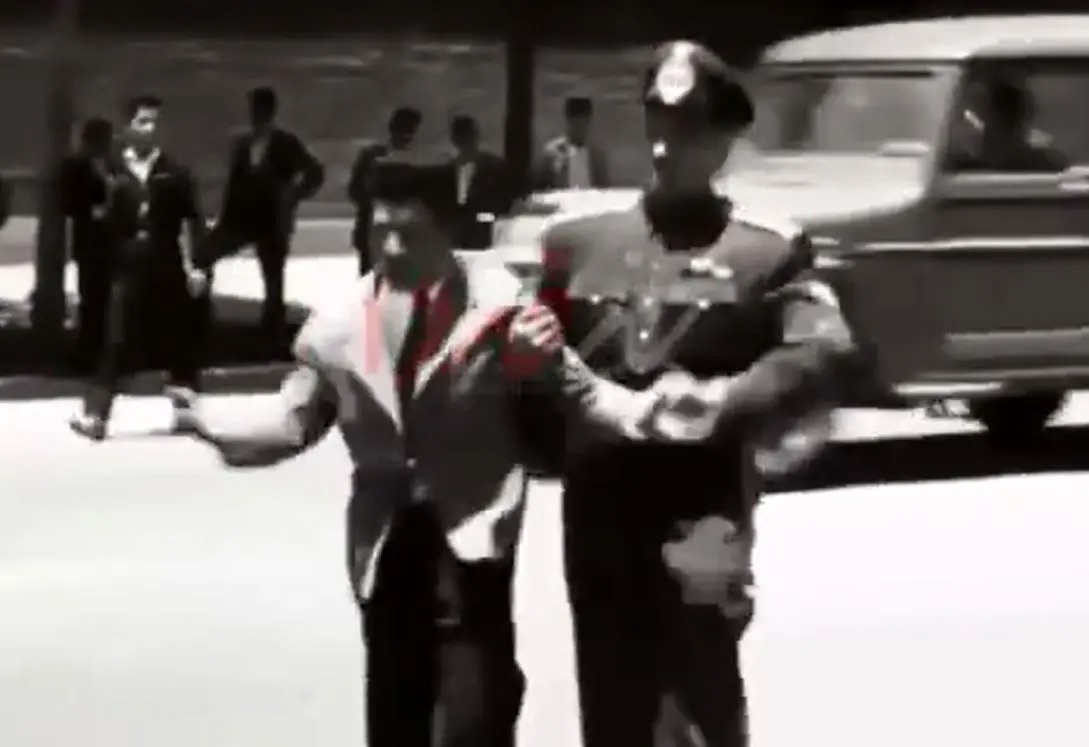 مستندی از حضور پلیس‌ مدارس برای جلوگیری از مزاحمت برای دانش‌آموزان و دانشجویان در دهه ۴۰/ ویدئو