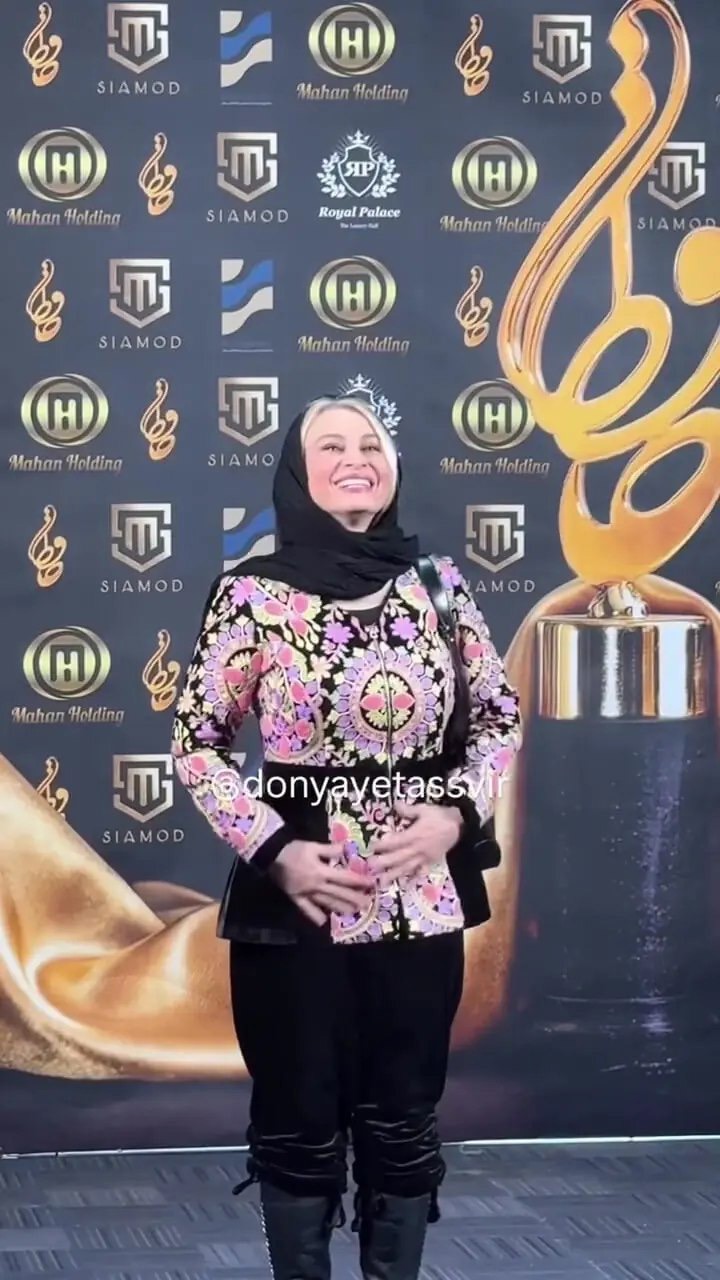 مریم کاویانی با استایل لوکس صورتی در جشن حافظ