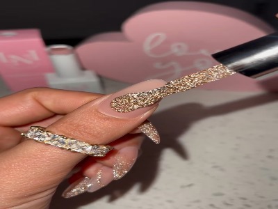 دیزاین ناخن با رنگ طلایی!