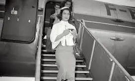 سفر در زمان؛ «اشرف پهلوی» در کنار «قدبلندترین مرد ایران»؛ سال ۱۳۳۰