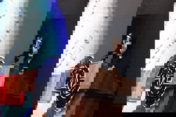 بهروز آذر: شنیدن شفاف مطالبات زنان، شرط تصمیم‌سازی علمی است