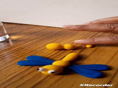 خمیر بازی سنجاقک