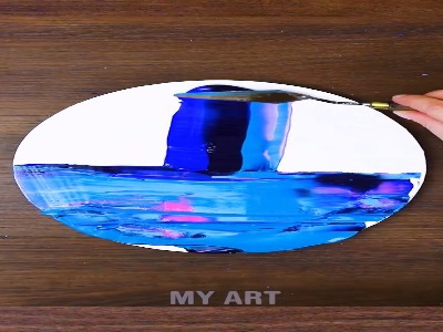 نقاشی دخترکی سوار بر تاب