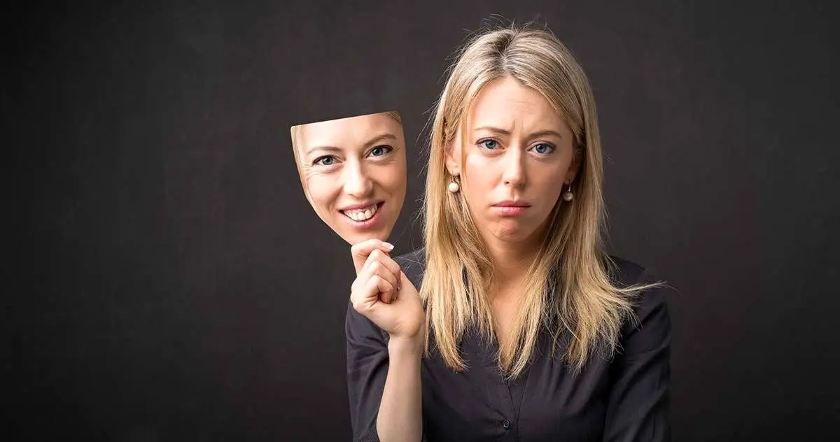 علائم پدیده «افسردگی خندان»