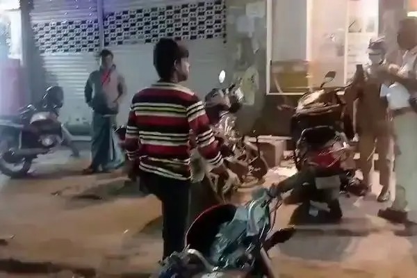 راننده مست با یک مار پلیس را تهدید کرد!