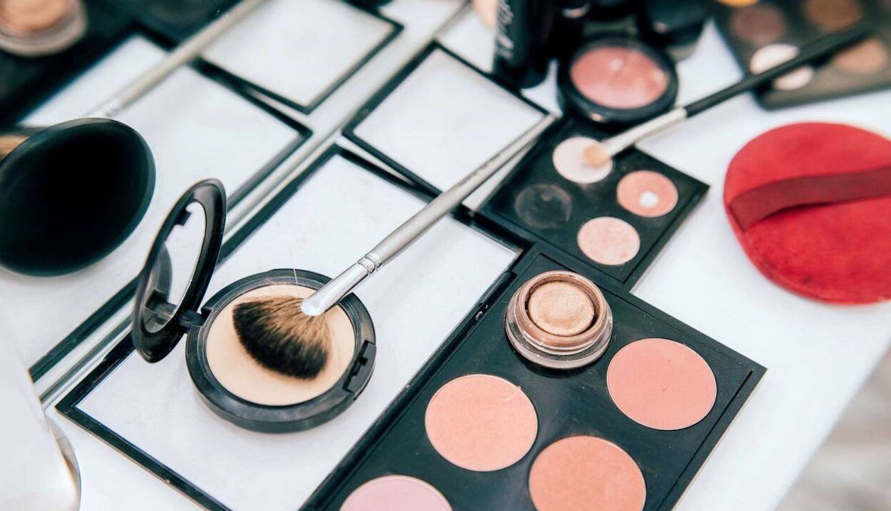 داده ایمنی کافی درباره مواد شیمیایی ماندگار در لوازم آرایشی نداریم