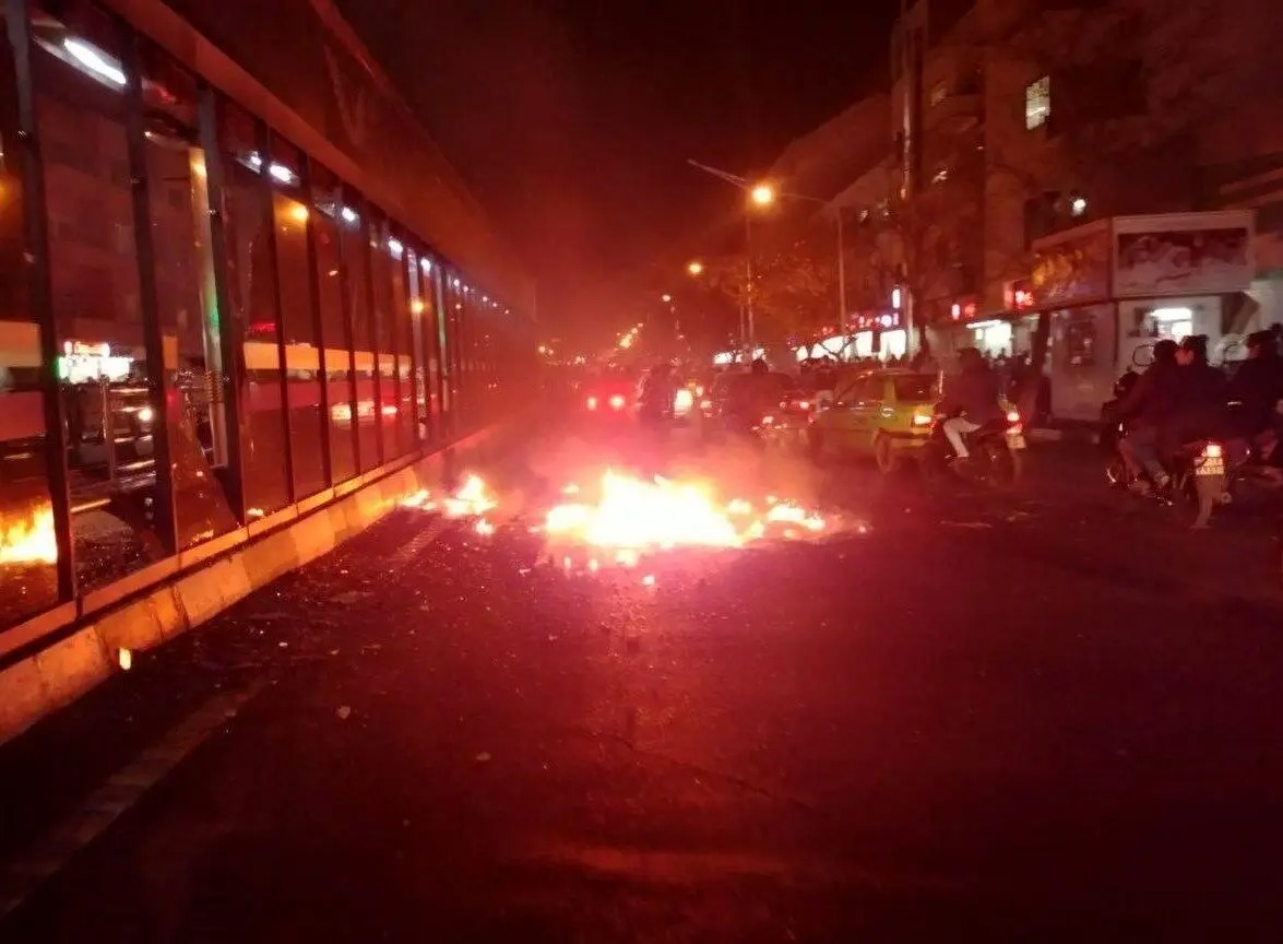 رئیس پزشکی قانونی: تروریست‌ها ۱۵ نفر از شهدا را سوزانده بودند