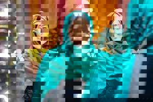 من نمیدونم منبع صدای خنده نعیمه نظام دوست کجاست؟