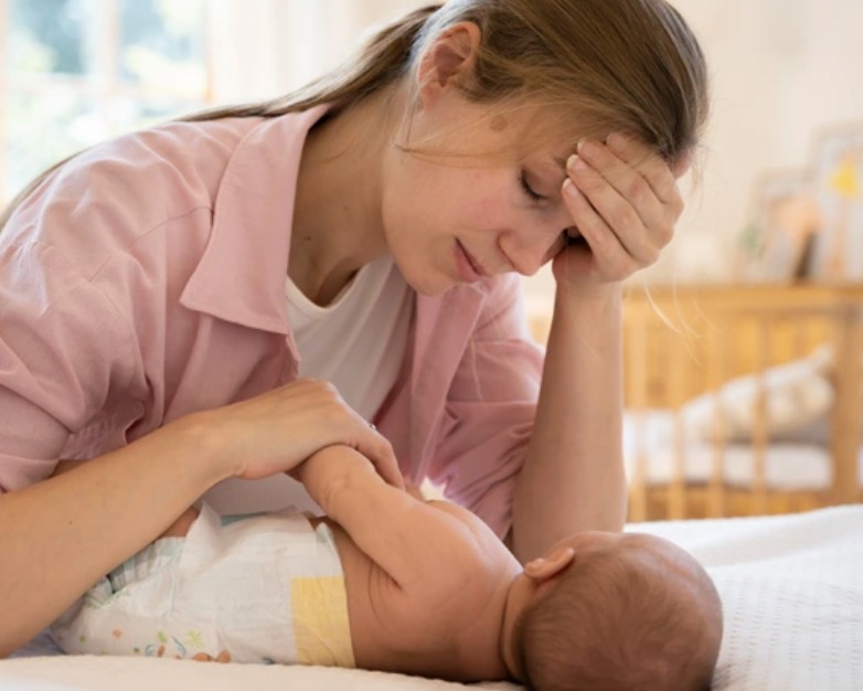 سلامت روان زنان بعد از زایمان؛ نشانه‌ها و مراقبت‌ها