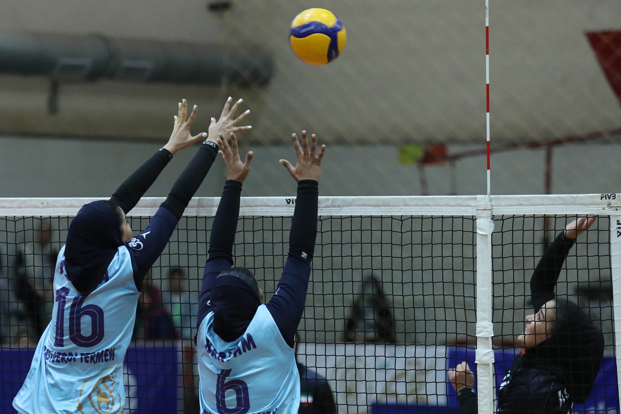 ­نتایج دور رفت مرحله یک چهارم پایانی والیبال لیگ دسته یک زنان