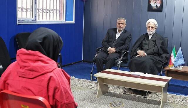 قوه قضاییه: طبق بخشنامه سازمان زندان‌ها الزام زنان به استفاده از چادر ممنوع است