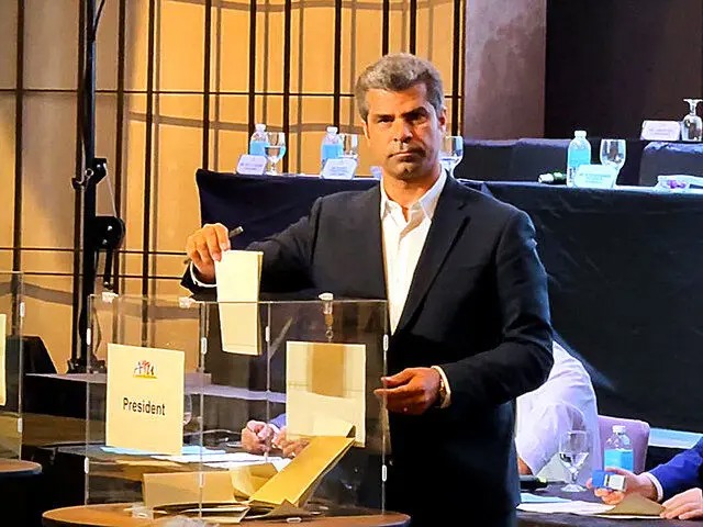 ثبت نام هادی ساعی در انتخابات فدراسیون تکواندو