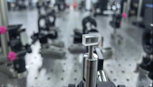 چین رکورد کوتاه‌ترین طول‌موج لیزر حالت‌جامد را شکست