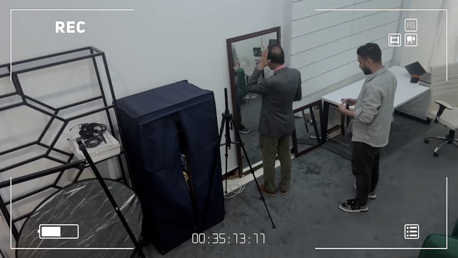 دوربین مداربسته اتفاقی عجیب را در اتاق پرو ثبت کرد