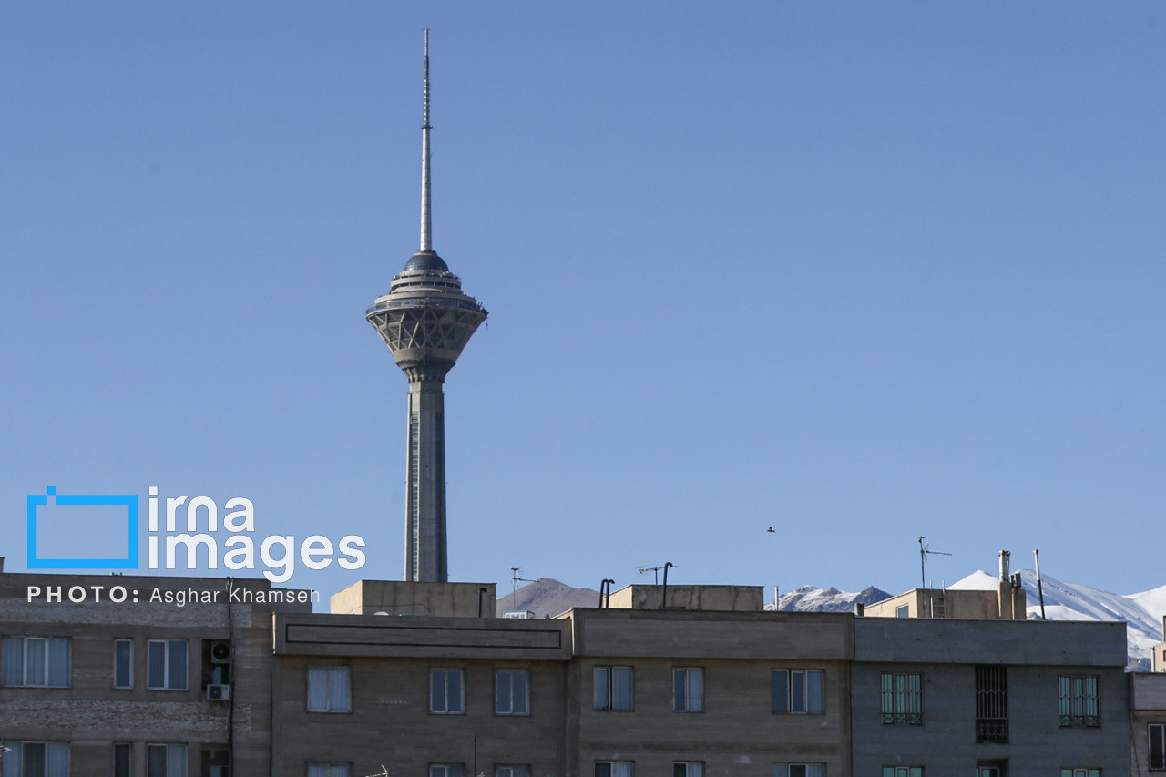 وزش باد شدید همراه با گرد و خاک در راه تهران