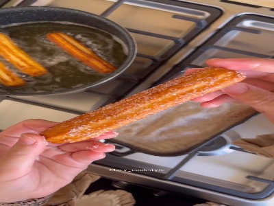 چوروس؛ یک شیرینی خوشمزه اسپانیایی