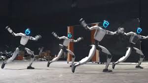 تمرین ربات‌های انسان‌نمای Unitree برای شرکت در کنسرت بزرگ جشنواره بهار در چین