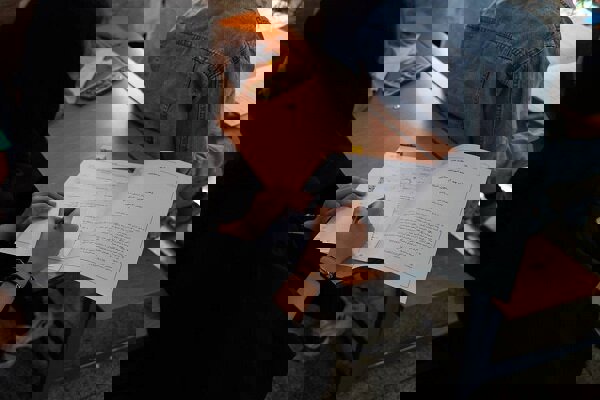 حمایت هدفمند مرکز زنان شهرداری تهران از فرزندان زنان سرپرست خانوار