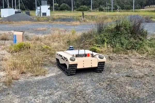 ربات‌های آتش‌نشان آماده انجام عملیات و مهار شعله‌ها