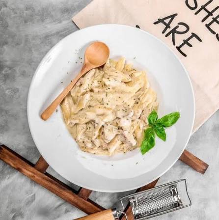 پاستا چیکن پنیری به روش رستوران