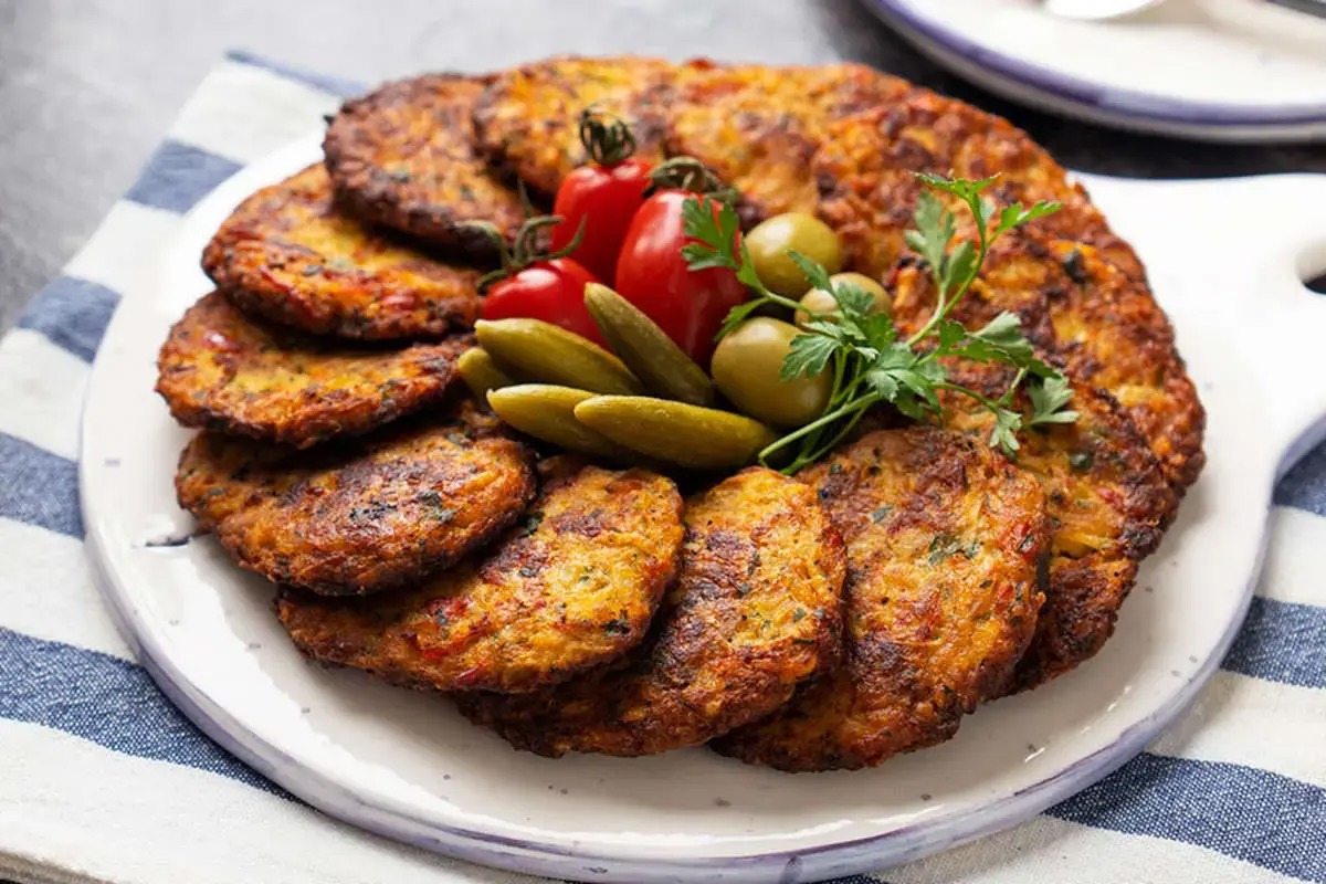 کوکوی مرغ و پیازچه؛ افطاری خوشمزه و بدون دردسر