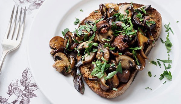 ساندویچ قارچ و سیر؛ عصرانه‌ای ساده و خوش طعم