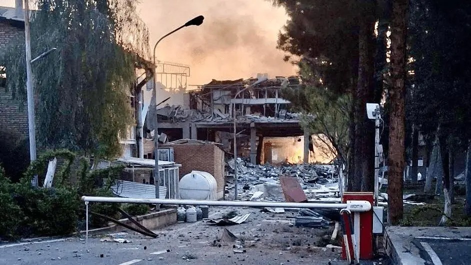 خسارات جنگ بر نظام سلامت؛ ۳۸۵ مرکز خدمات سلامت دچار حادثه شدند/ شهادت ۵۲ نفر از کادر درمان در طی دو جنگ