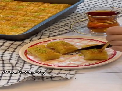 باقلوا با چایی حرف نداره