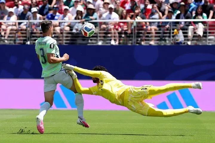 آریا بانو