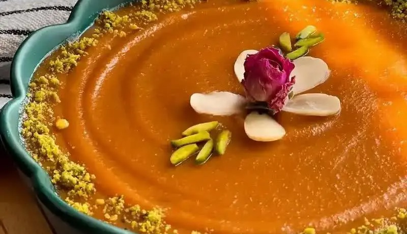 طرز تهیه حلوای نذری زعفرانی با عطر و طعم اصیل