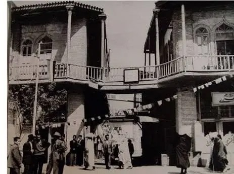 سفر به ایران قدیم؛ کاروان درشکه‌هایی که از همدان به تهران می‌رفتند؛ ۱۰۰ سال قبل