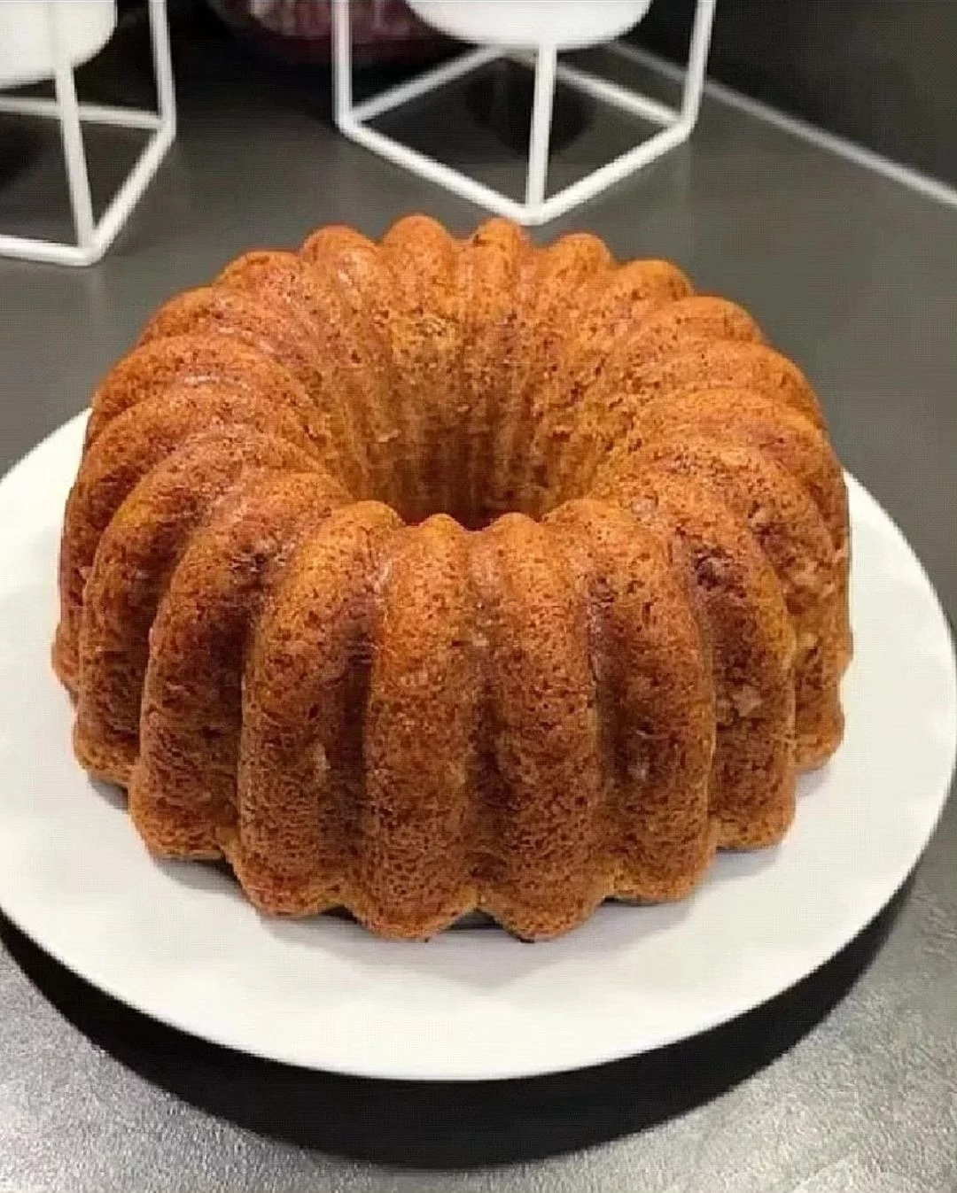 طرز تهیه کیک هویج و گردو کافی شاپی (پف زیاد با شیر)