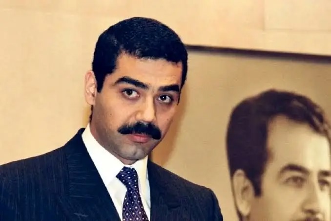 عدی، صدام پس از زخمی شدن در جریان یک ترور؛ سال ۱۳۷۵