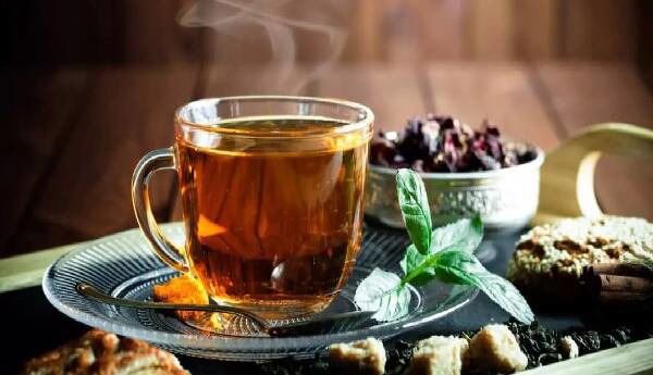 چای داغ بنوشید سرطان می‌گیرید
