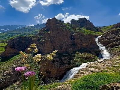 آبشار زیبای سیاه چشمان روستای الیت استان مازندران