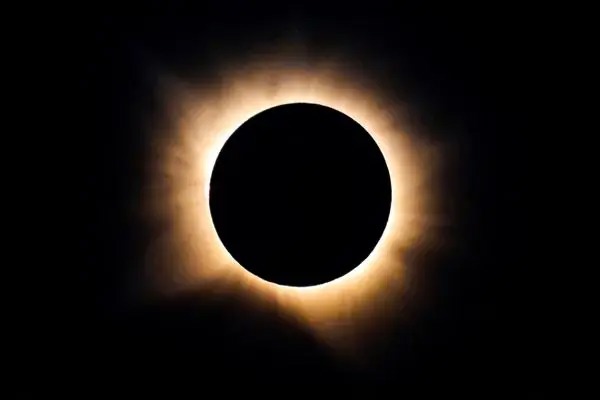 تصاویر دیدنی ناسا از خورشیدگرفتگی کامل
