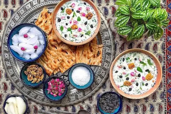 طرز تهیه آبدوغ خیار مجلسی با گردو و کشمش | آخرین خبر