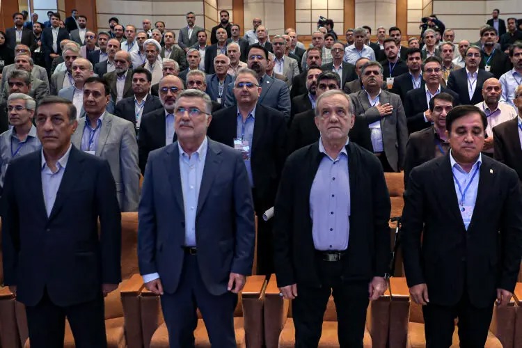 تجلیل رئیس جمهور از ۱۲ نام‌آور پزشکی ایران