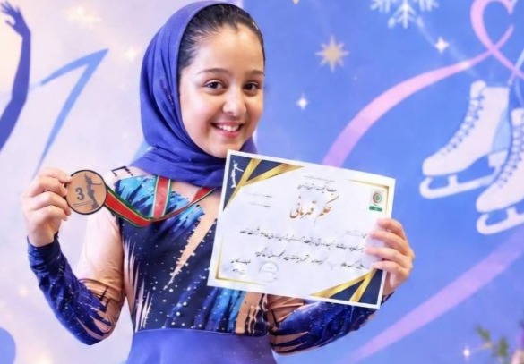 روژا بخارایی بر سکوی سوم اسکیت هنری استان تهران ایستاد