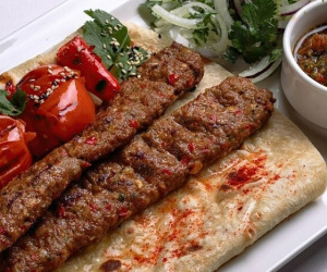 آموزش کباب کوبیده رستورانی با دل مرغ به ۳ روش