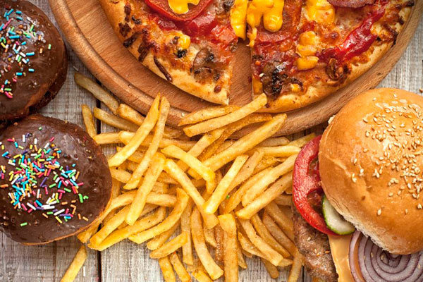 ارتباط هر ۱۰۰ گرم مصرف اضافی غذاهای آماده با افزایش خطر بیماری‌ها