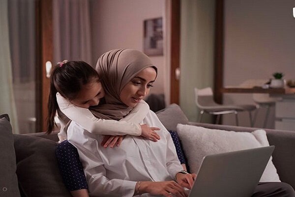 ترک اجباری شغل بهای مادر شدن؛ قانون چه می‌گوید؟
