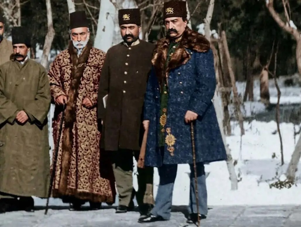 سفر به عصر قاجار؛ از «ساحل زیبای انزلی» تا «ناصرالدین شاه و پسرش کنار استخر»