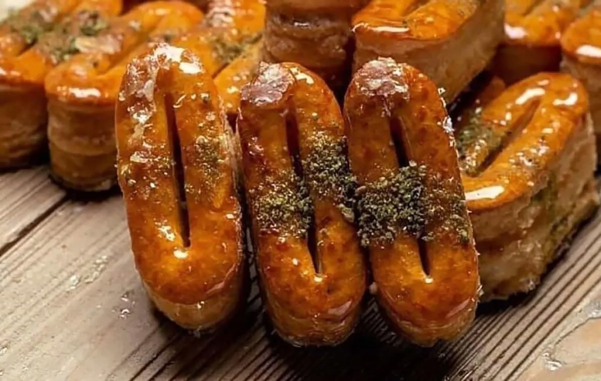 شیرینی زبان بدون فر و همزن با ۲ قلم مواد