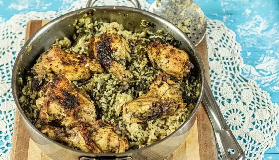 اسفناج پلو با مرغ و رب انار؛ غذای اصیل ایرانی