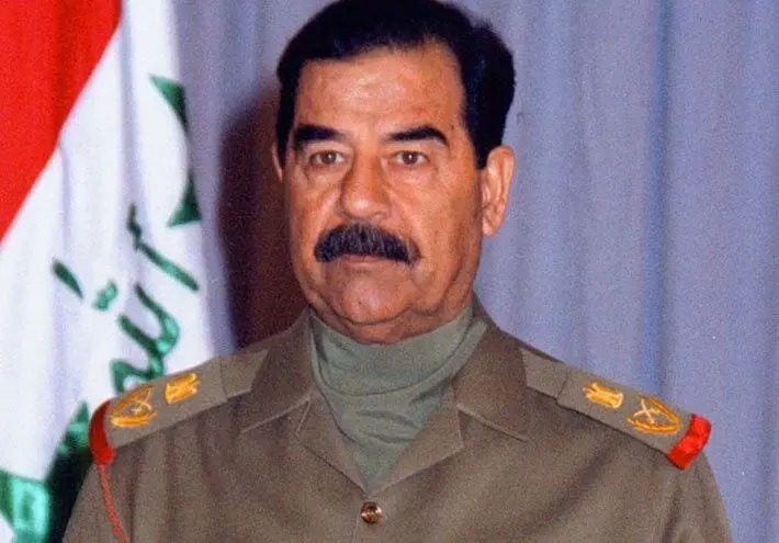 سفر در زمان؛ «صدام» در حال غذا خوردن با اعضای خانواده اش؛ اواخر دهه ۶۰ / ویدئو