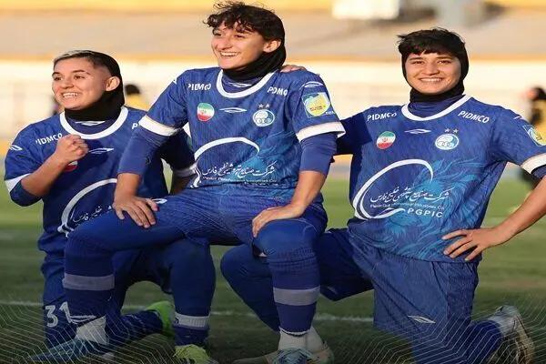آریا بانو
